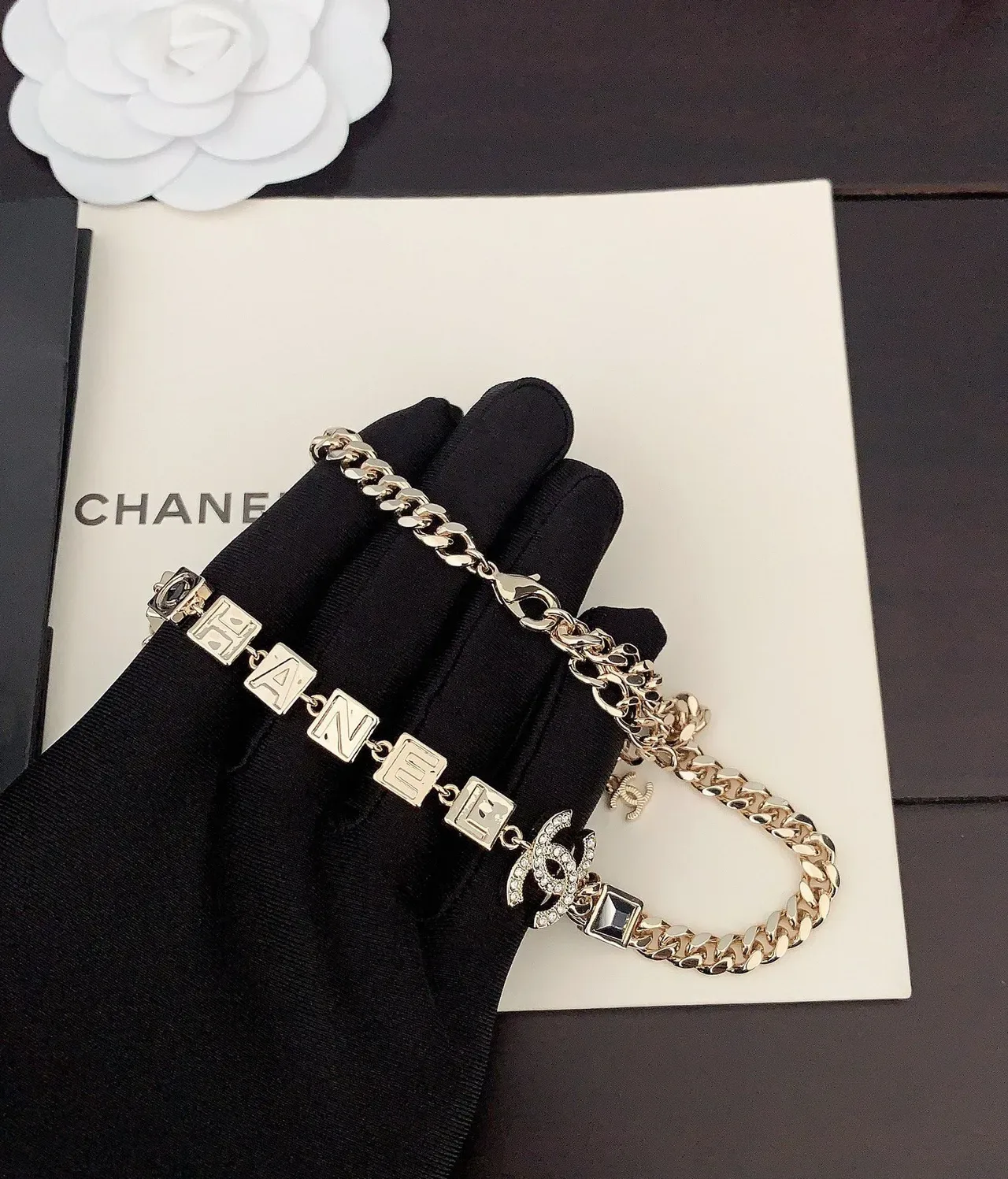 Chanel Logo Alphabet Dourado Branco Curb Chain Pavé-Crystal CC Colar 5