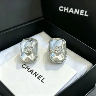 Chanel Melted Metal CC Logo 矩形耳钉
