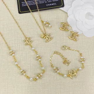 Chanel Pearl and CC Logo Gold White Chain Cultured Pearls Necklace