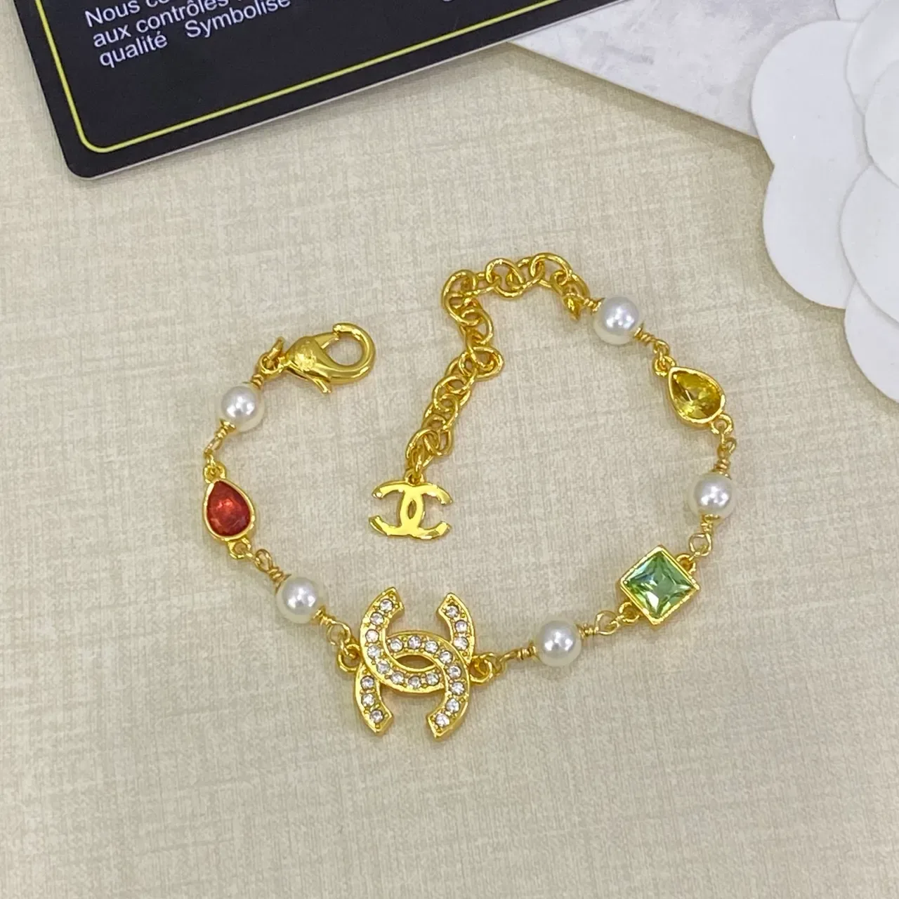 Colar de Corrente Chanel com Pérolas e Gemas Logo CC 2
