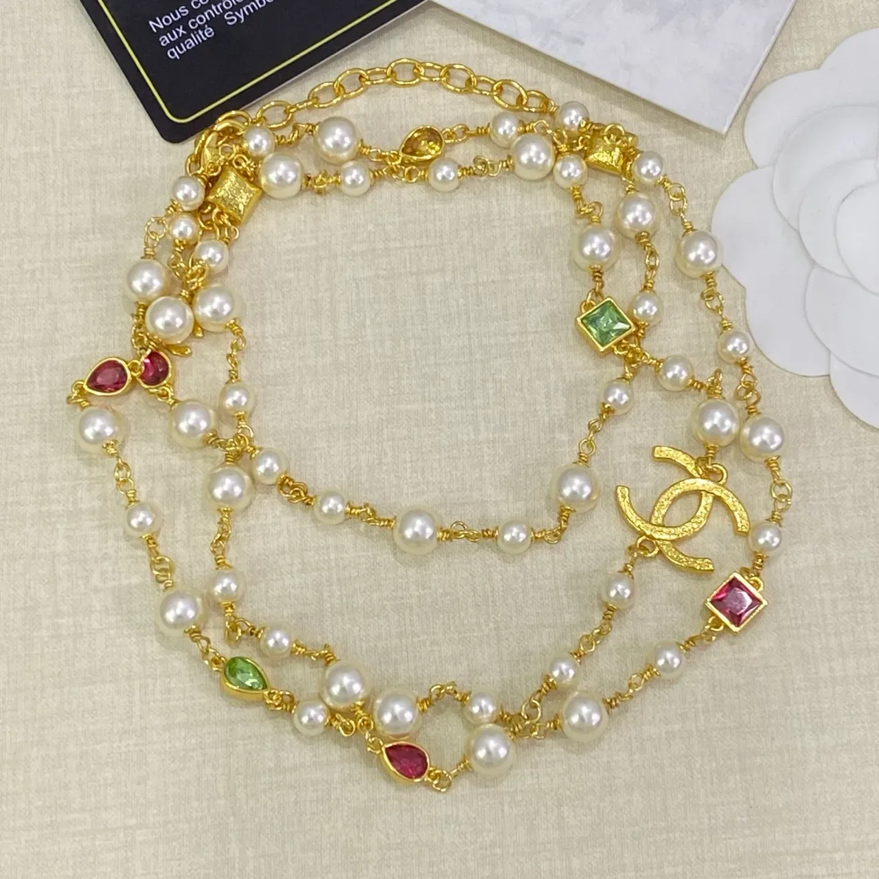Colar de Corrente Chanel com Pérolas e Gemas Logo CC 4