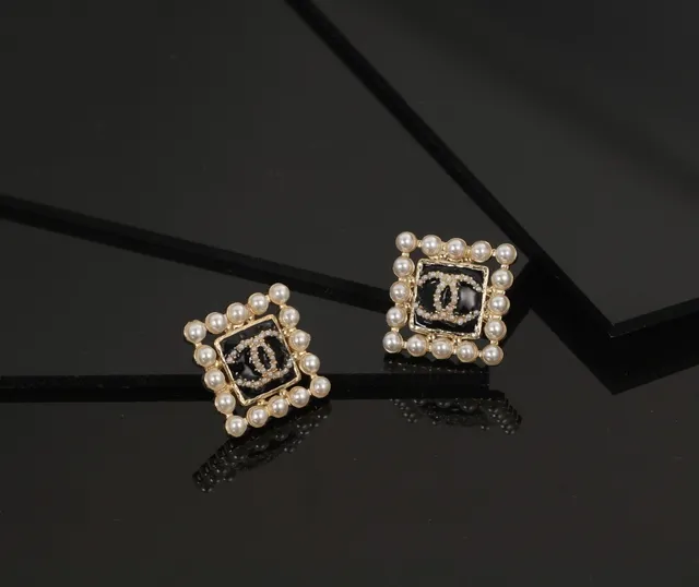 Chanel Pearl-Bordered CC Logo Square Stud Earrings 5
