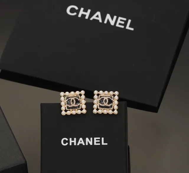 Chanel Pearl-Bordered CC Logo Square Stud Earrings 7