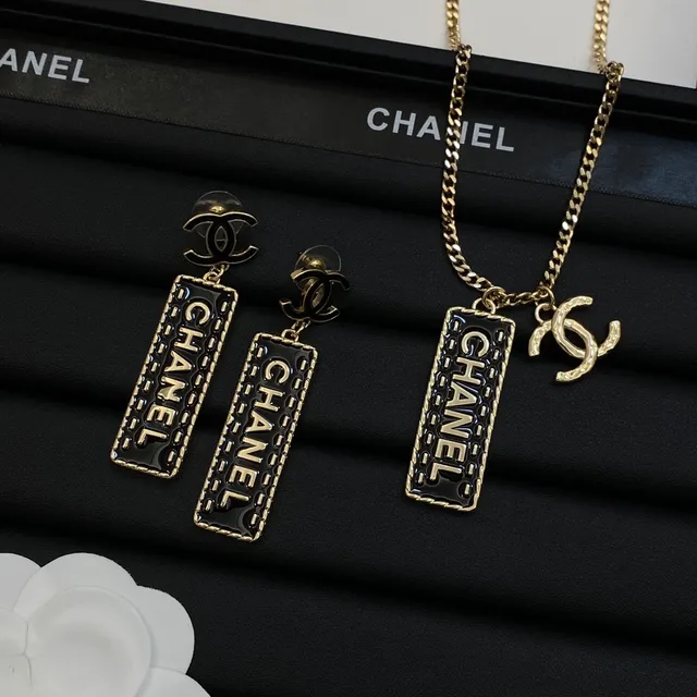 Chanel Rectangular Logo Pendant Black Gold Curb Chain Enamel Necklace 6