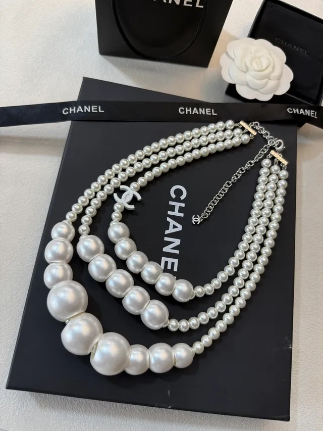 Chanel Tweed Cropped Chain-Trimmed Jacket 8