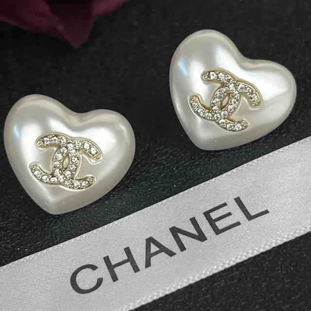Chanel White Gold Heart-Shaped Pearlized Finish Earrings 3