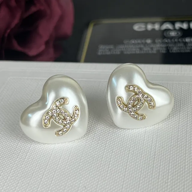 Chanel White Gold Heart-Shaped Pearlized Finish Earrings 8