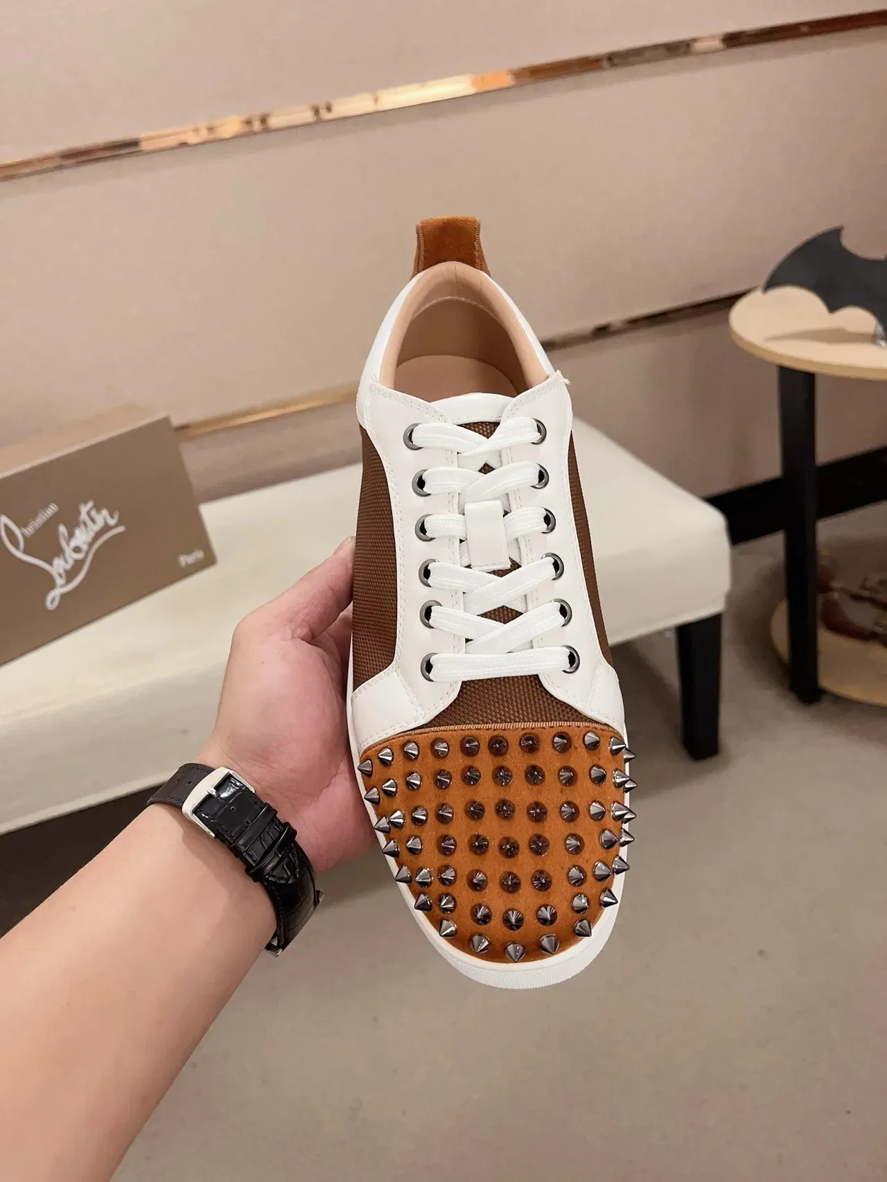 Christian Louboutin Marron Blanc Doigt à picots Daim et Maille Supérieure Sneakers Lifestyle 2
