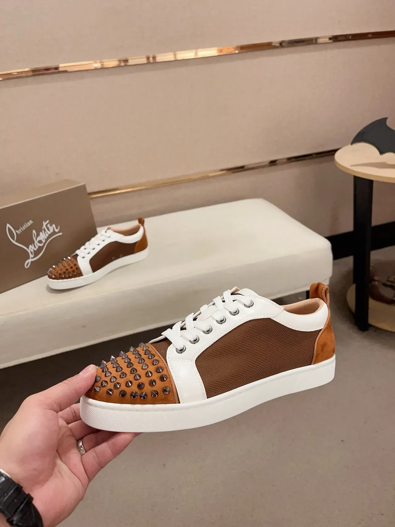 Christian Louboutin Marron Blanc Doigt à picots Daim et Maille Supérieure Sneakers Lifestyle 3