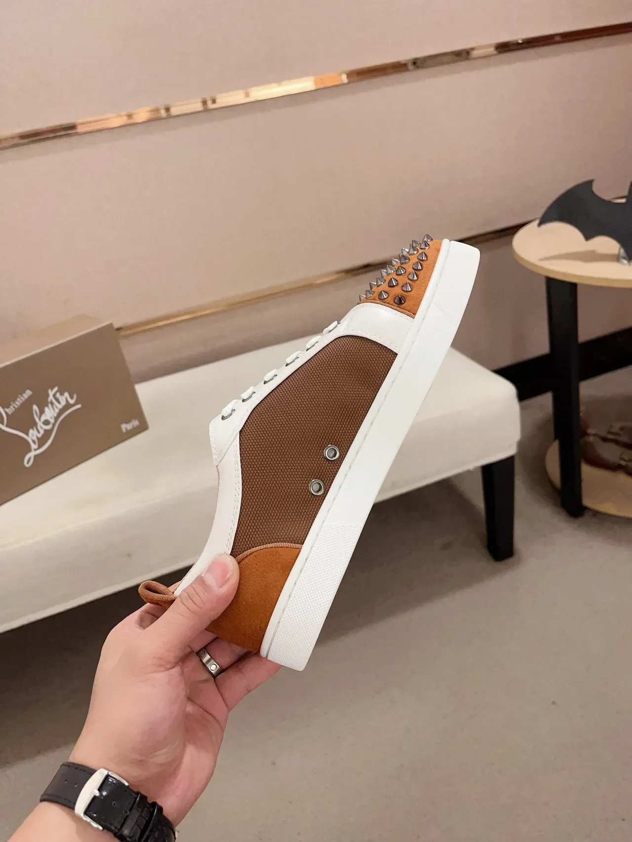Christian Louboutin Marron Blanc Doigt à picots Daim et Maille Supérieure Sneakers Lifestyle 5