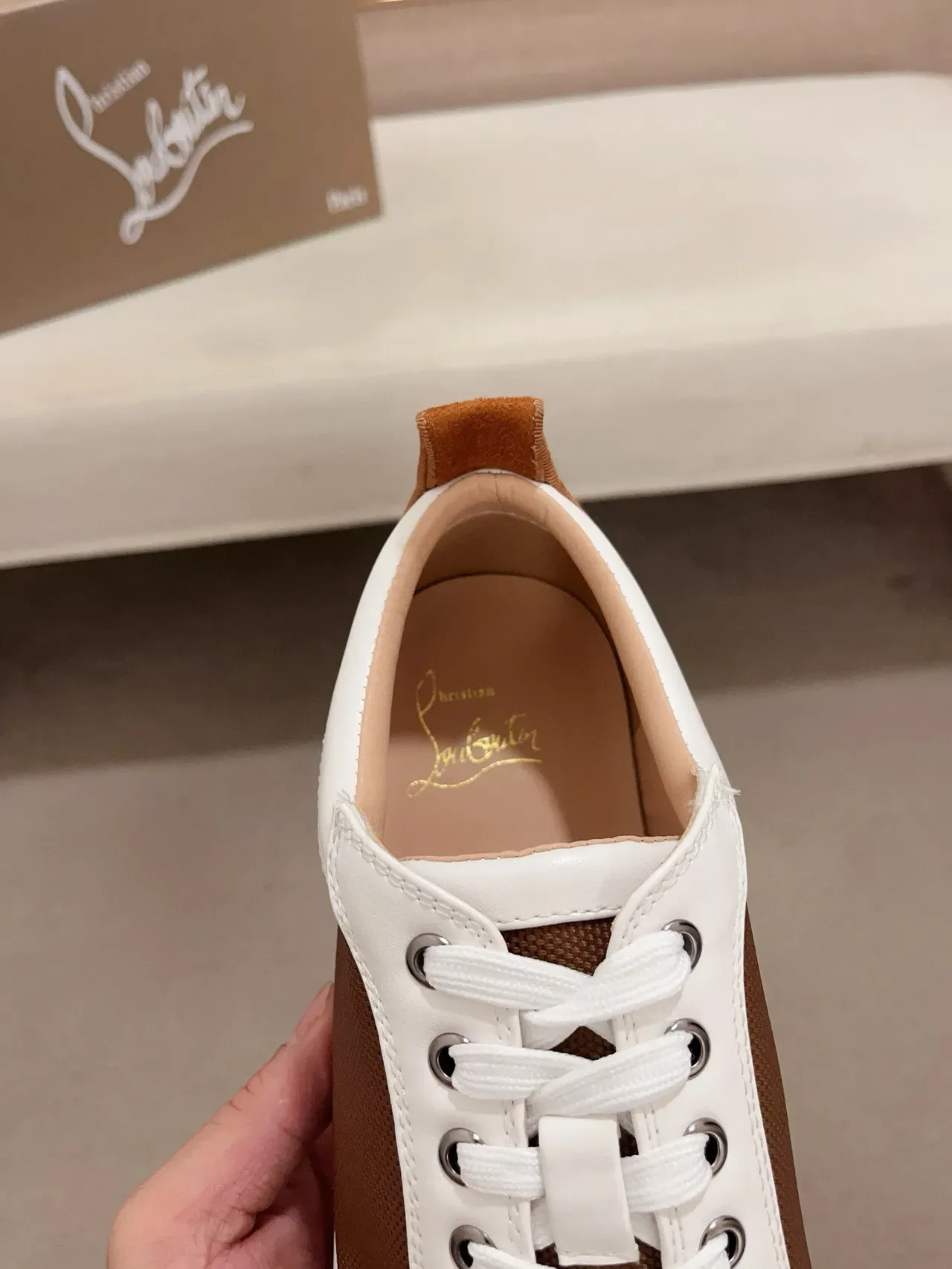 Christian Louboutin Marron Blanc Doigt à picots Daim et Maille Supérieure Sneakers Lifestyle 6