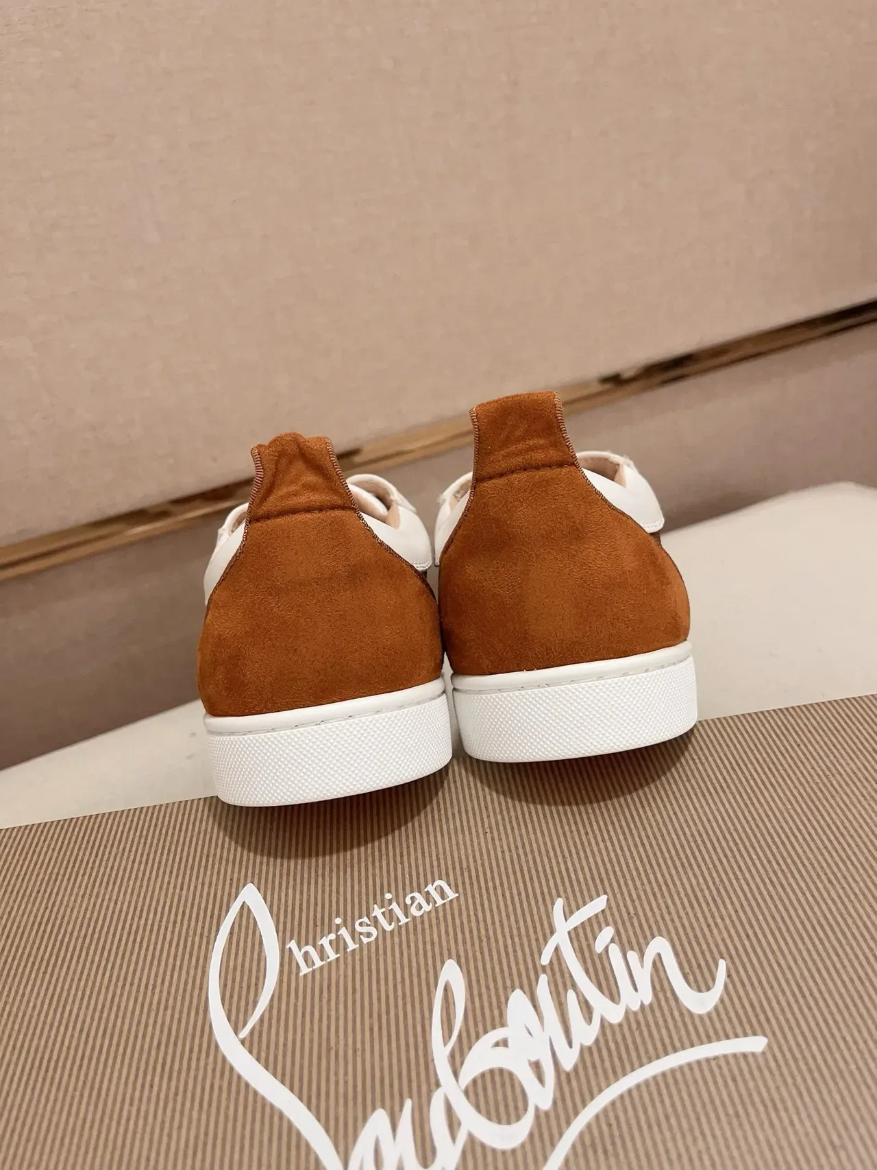 Christian Louboutin Marron Blanc Doigt à picots Daim et Maille Supérieure Sneakers Lifestyle 8