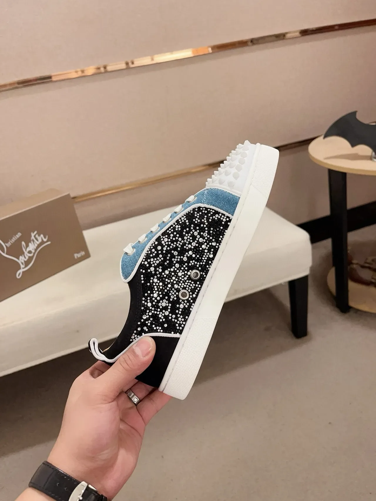 Christian Louboutin Lou Spikes Sneakers lifestyle multicolores ornés de cristaux 2