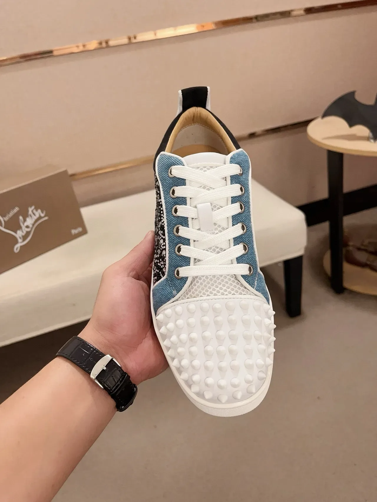 Christian Louboutin Lou Spikes Sneakers lifestyle multicolores ornés de cristaux 3