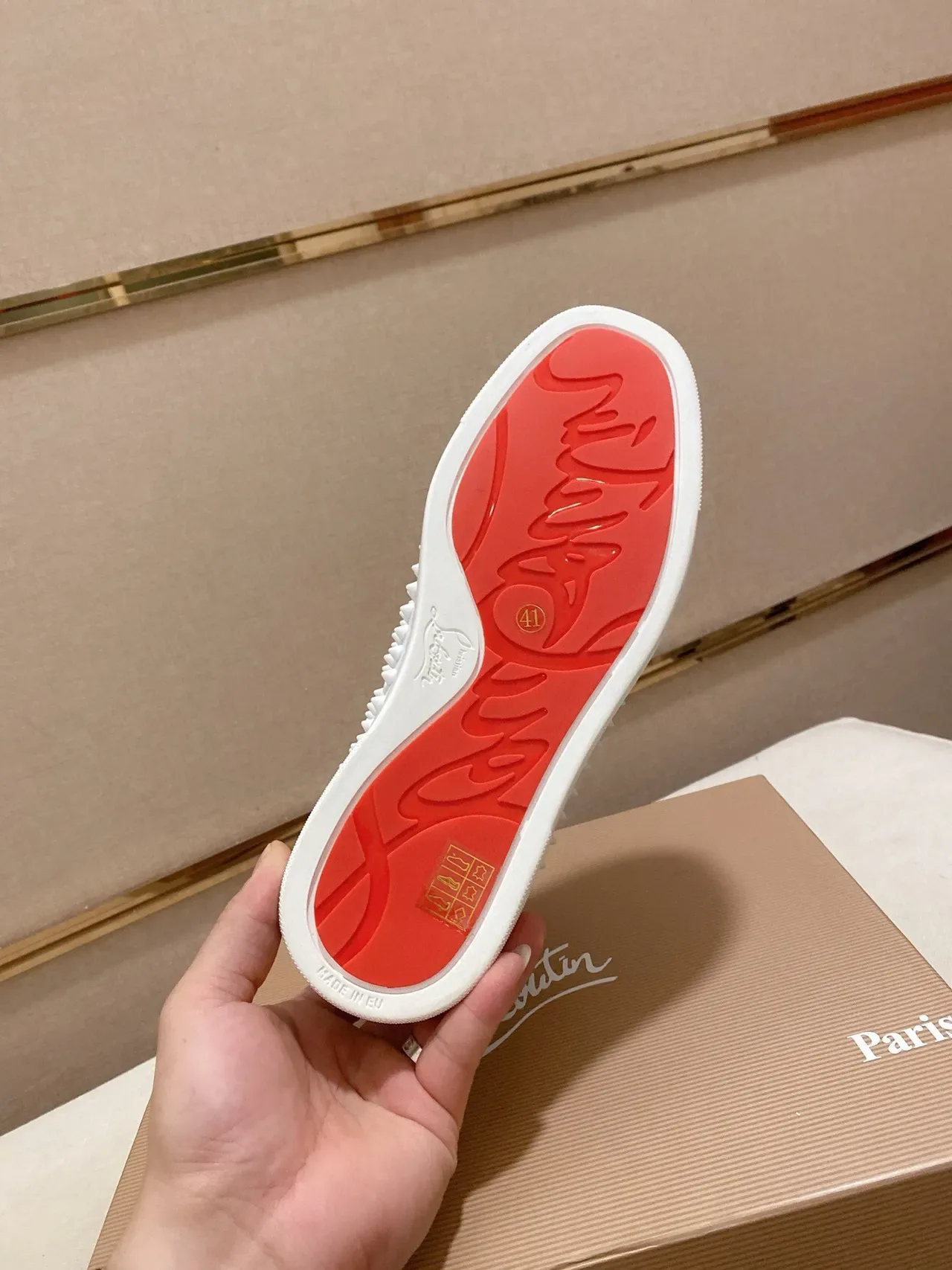 Christian Louboutin Spike sneaker lifestyle noir et blanc clouté haut 9