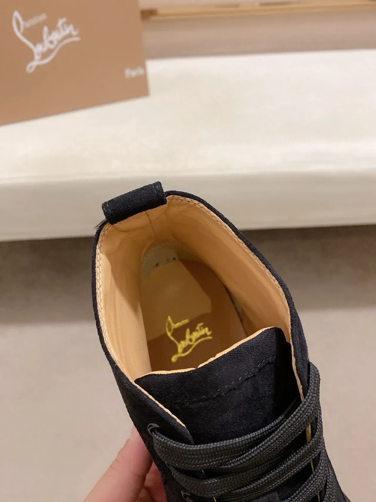 Christian Louboutin Spike Chaussure lifestyle en daim noir à bout clouté 6