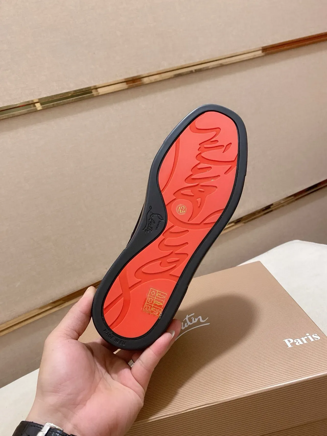 Christian Louboutin Spike Chaussure lifestyle en daim noir à bout clouté 9