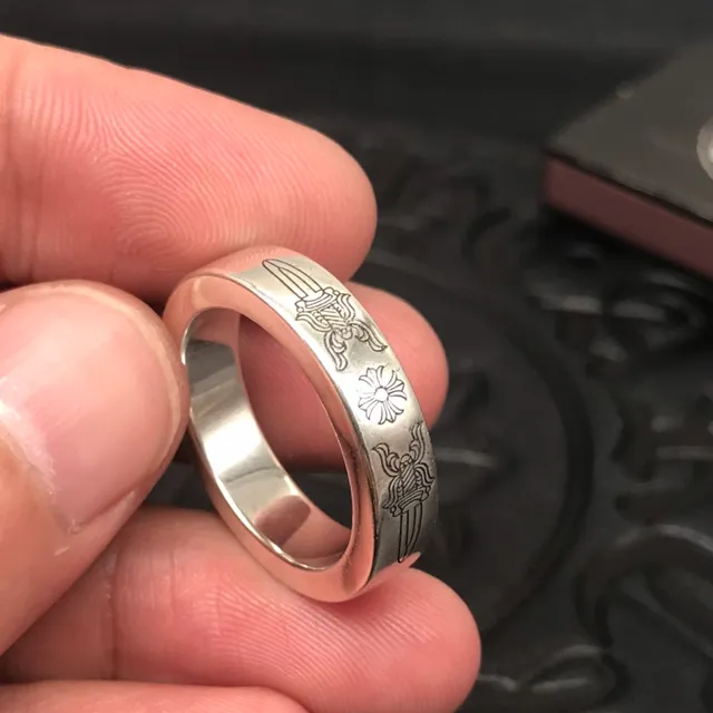 Chrome Hearts Dagger Floral Ring argentée gravée motif détail bague 5