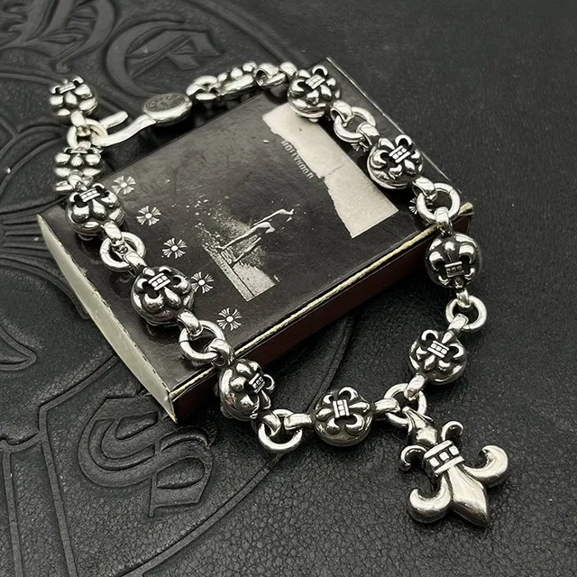 Chrome Hearts Fleur de Lis Pulsera Plata Oxidada 2