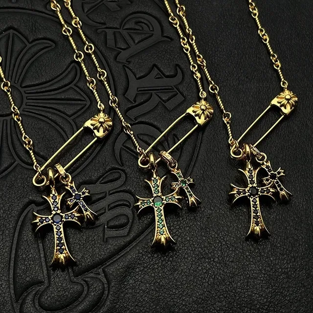Collar Chrome Hearts Safety Pin Cross en Oro con Broche de Metal Multicolor 1