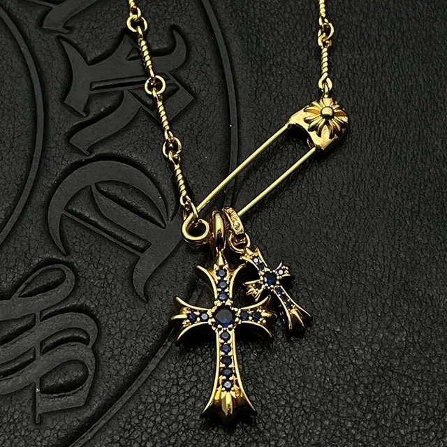 Collar Chrome Hearts Safety Pin Cross en Oro con Broche de Metal Multicolor 3