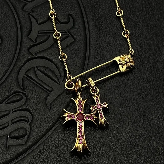 Collar Chrome Hearts Safety Pin Cross en Oro con Broche de Metal Multicolor 5