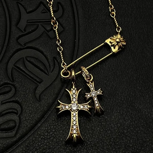 Collar Chrome Hearts Safety Pin Cross en Oro con Broche de Metal Multicolor 6