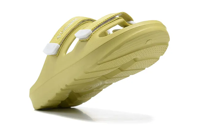 Columbia Duas tiras ajustáveis com fivela Pantufas pretas 10