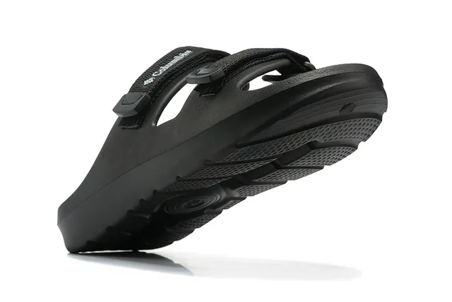 Columbia Duas tiras ajustáveis com fivela Pantufas pretas 17