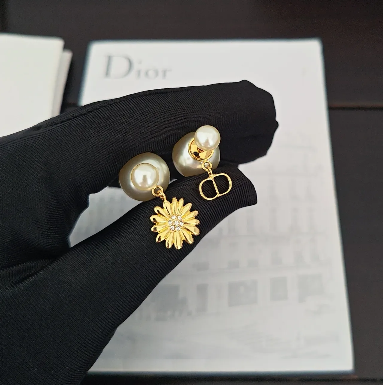 Dior Asymmetrical Double-Pearl Gold-Tone Daisy Earrings 5