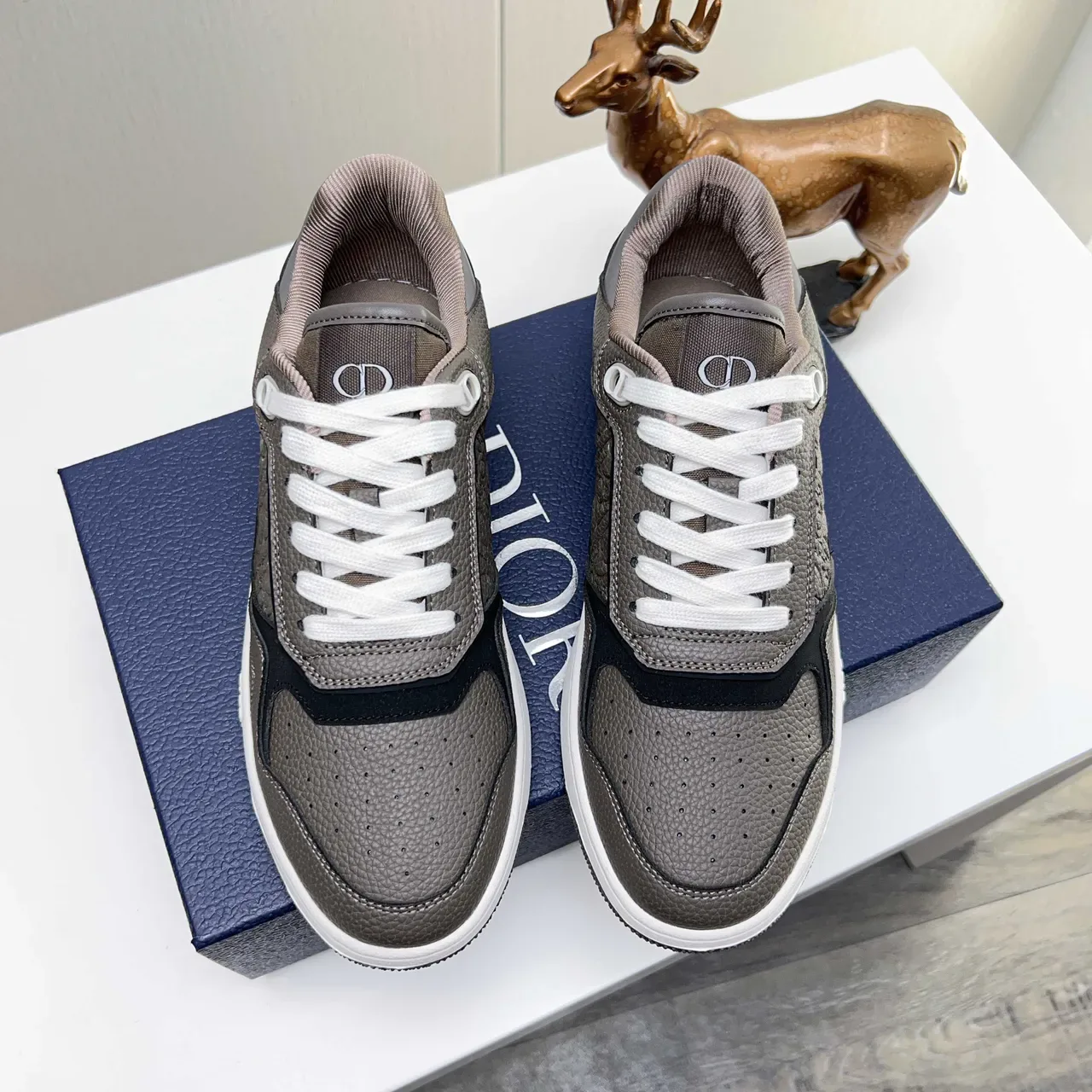 Dior B23 Tênis Lifestyle de Couro Cinza Embossed Oblique 4