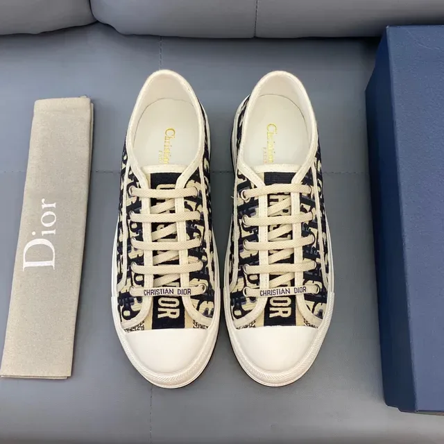 Dior B23 Oblique Monogram Navy and Beige sneakers lifestyle 2
