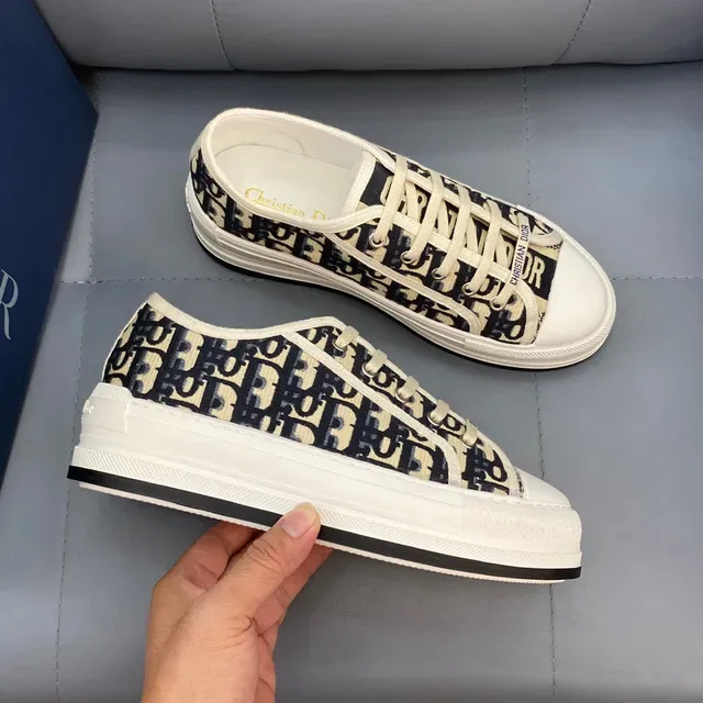 Dior B23 Oblique Monogram Navy and Beige sneakers lifestyle 3