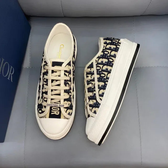 Dior B23 Oblique Monogram Navy and Beige sneakers lifestyle 4