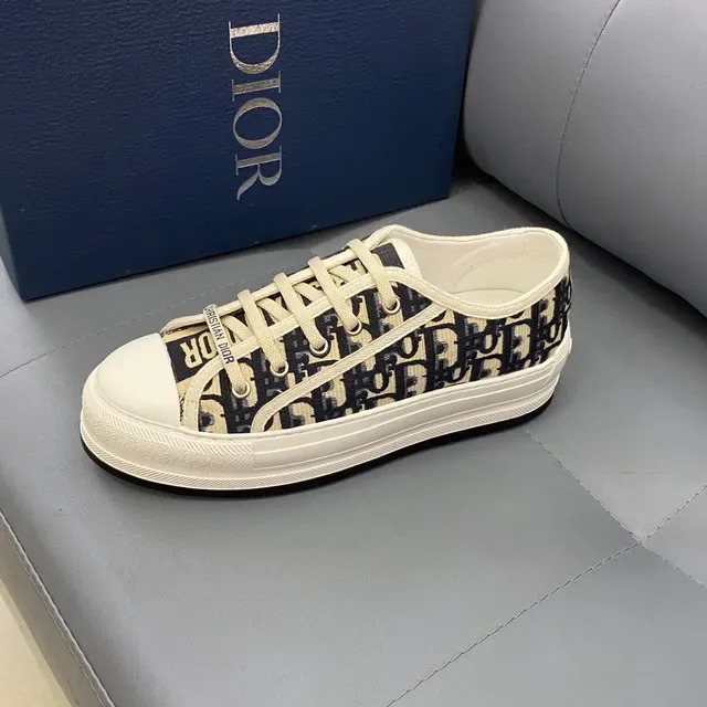 Dior B23 Oblique Monogram Navy and Beige sneakers lifestyle 5