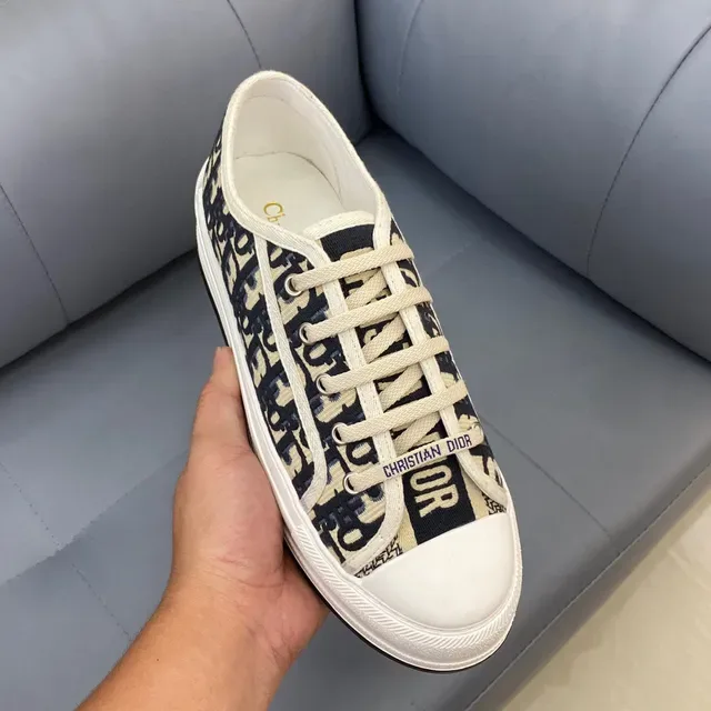 Dior B23 Oblique Monogram Navy and Beige sneakers lifestyle 7
