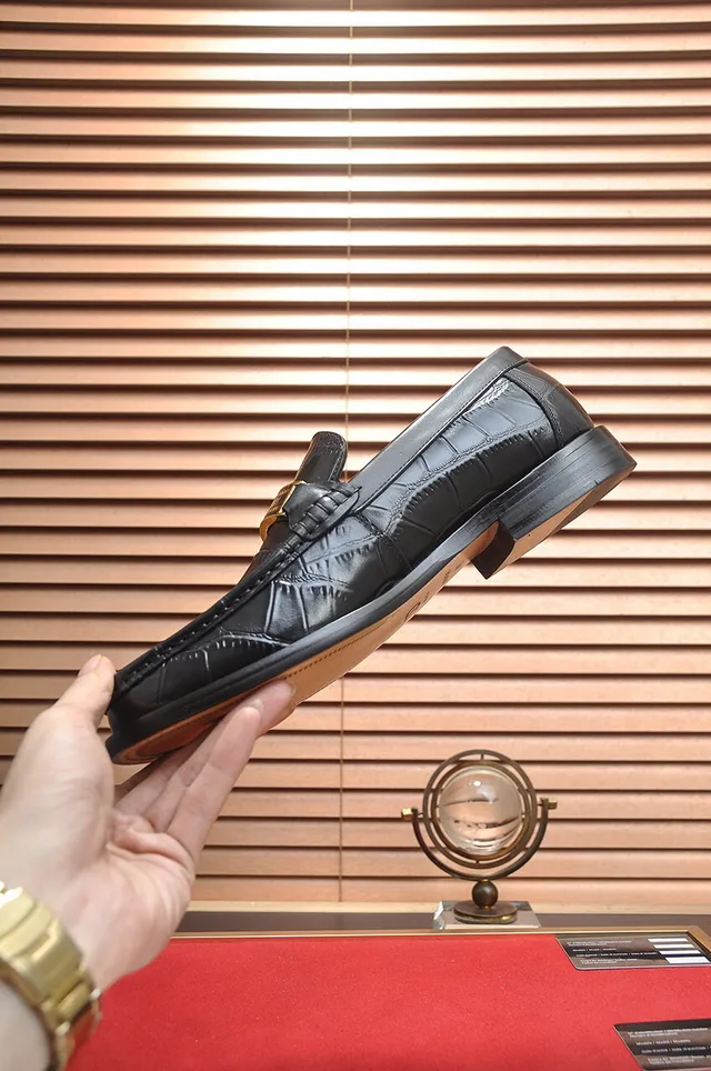 Dior Black Gold Crocodile-Embossed Leather Plaque Detail Loafer 6
