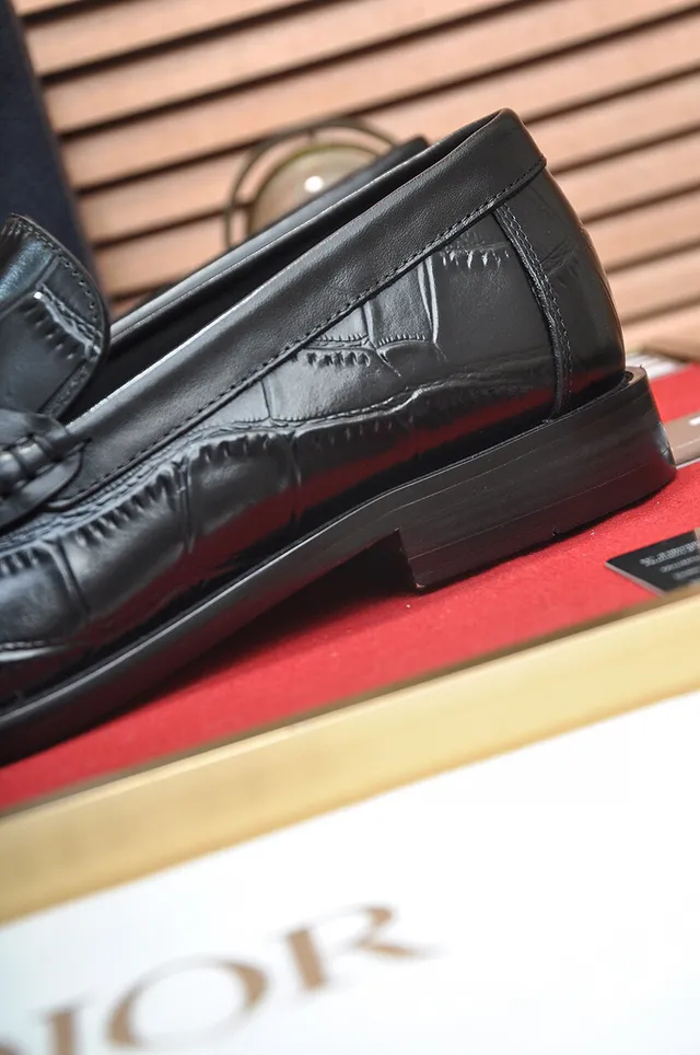 Dior Black Gold Crocodile-Embossed Leather Plaque Detail Loafer 9