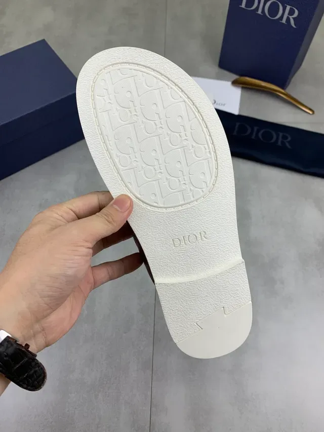 Dior Sandales à brides croisées en cuir texturé autruche marron blanc 2
