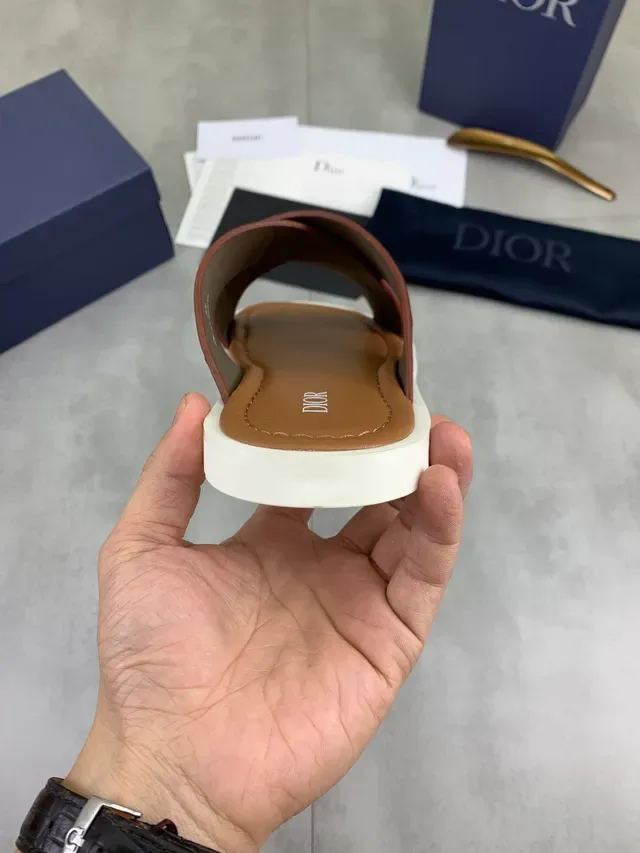 Dior Sandales à brides croisées en cuir texturé autruche marron blanc 3