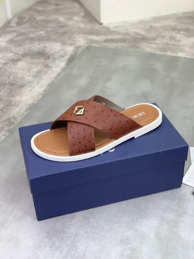 Dior Sandales à brides croisées en cuir texturé autruche marron blanc 4