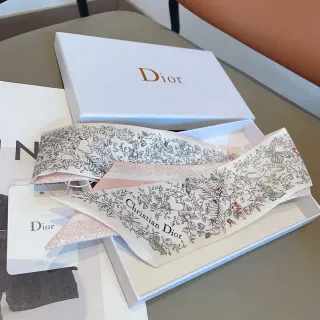 Dior फ्लोरल बोटैनिकल प्रिंट सिल्क स्कार्फ