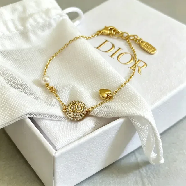 Dior Gem Dior Pulseira com Charme de Coração em Ouro com Cristal Pavé e Pérola 5