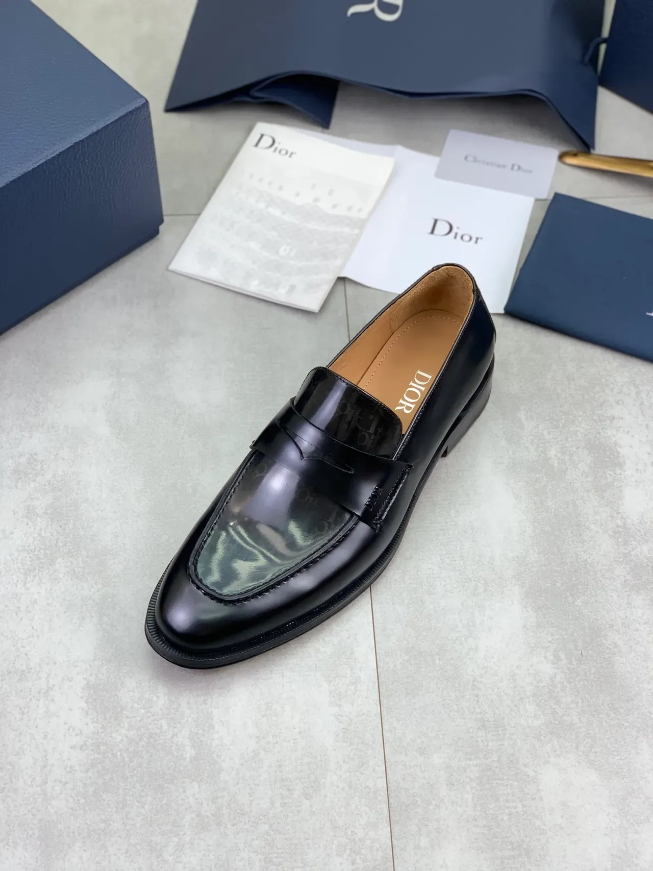 Dior लोफर काला भूरा चमकदार पैटेंट चमड़ा पारदर्शी तिरछा प्रिंट ओवरले लोफर 4