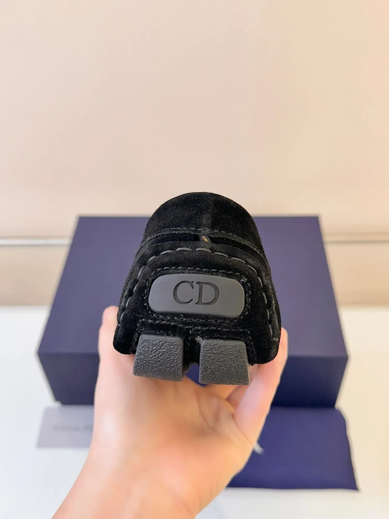 Dior Mocasines Negros de Ante con Hebilla D de Metal Slip-On 4