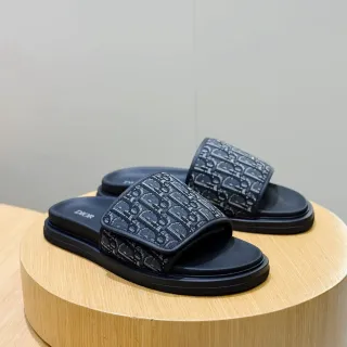Dior ओब्लिक मॉनोग्राम प्लेटफॉर्म स्लाइड स्लिपर्स