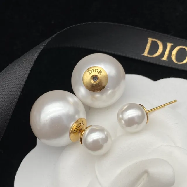 Dior Pearl Strand White Gold CD Logo Clasp Necklace 3