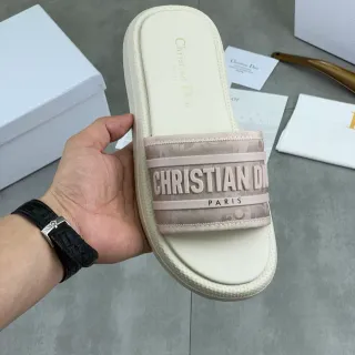 Dior Slide मिरी पिंक मोटी प्लेटफॉर्म सोल एम्बॉस्ड लॉगो स्ट्रैप स्लिपर्स