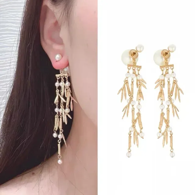 Dior Tribales Boucles d'oreilles en métal doré et perles de résine blanche 4