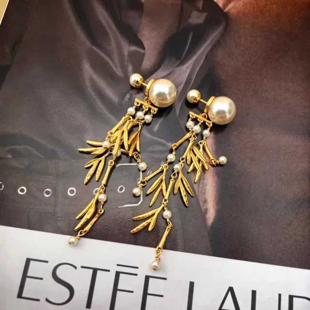 Dior Tribales Boucles d'oreilles en métal doré et perles de résine blanche 5